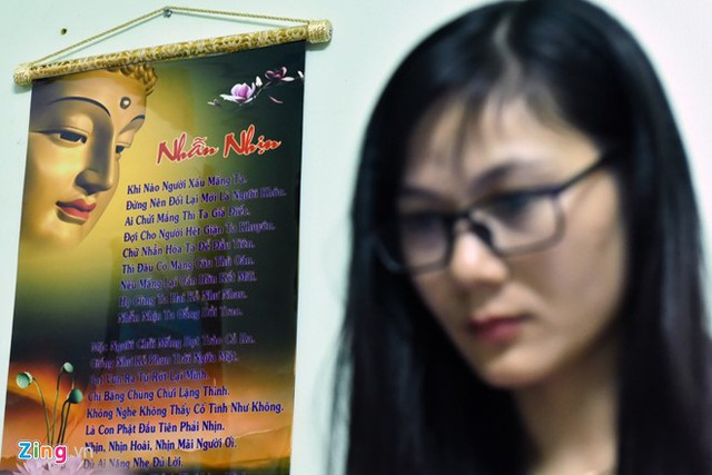 
L&agrave; người theo đạo phật, Nhung t&acirc;m đắc với chữ &ldquo;nhẫn nhịn&rdquo;. N&oacute; nhắc c&ocirc; hạn chế n&oacute;ng t&iacute;nh, vượt qua căng thẳng để ho&agrave;n th&agrave;nh khối lượng c&ocirc;ng việc lớn.

 

Theo Zing
