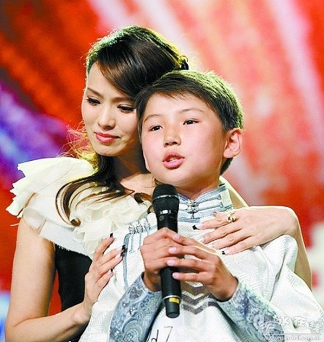 
Màn trình diễn ca khúc Người mẹ trong mơ của Uudam trên sân khấu Tìm kiếm tài năng Trung Quốc đã khiến cho hàng triệu người không cầm nổi nước mắt.
