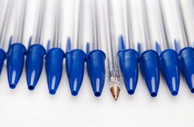 Cái lỗ trên nắp bút bi có thể cứu mạng người không may nuốt phải nắp bút.