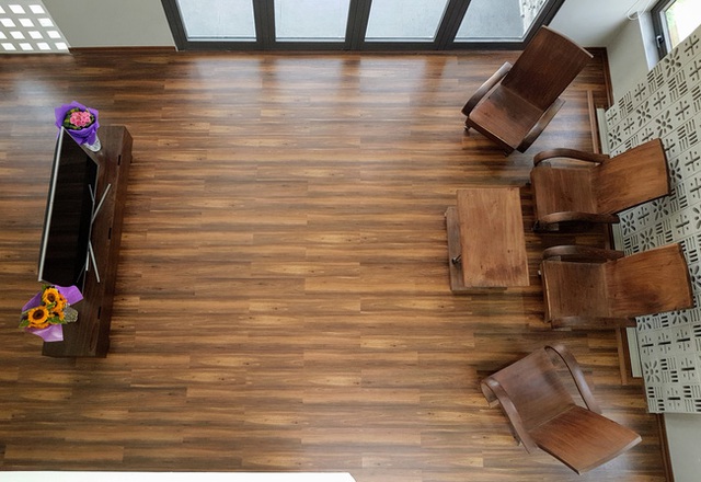 Tuy nhi&ecirc;n vẫn c&ograve;n nhiều kh&ocirc;ng gian chưa thật ho&agrave;n thiện theo &yacute; anh H&ugrave;ng, cụ thể khu ph&ograve;ng kh&aacute;ch, ăn vẫn chưa c&oacute; v&aacute;ch ngăn.