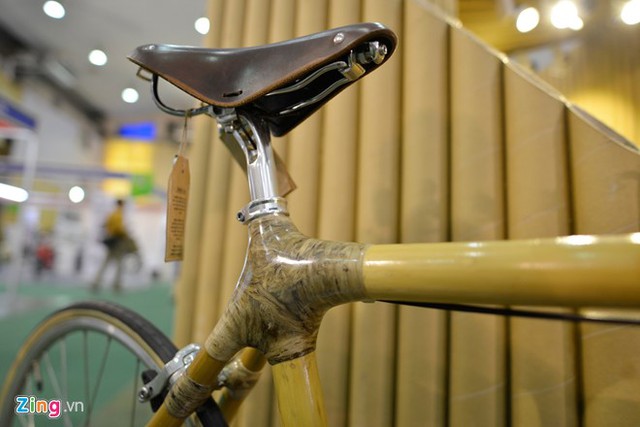 Nhiều mẫu xe đạp được làm từ vật liệu tre truyền thống kết hợp với các chất liệu carbon và nhôm cao cấp tại gian hàng Việt Bamboo.