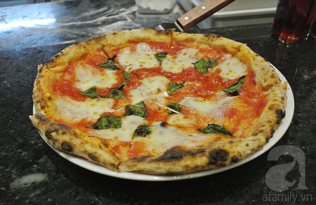 Margherita - một trong số &iacute;t pizza truyền thống ở đ&acirc;y.