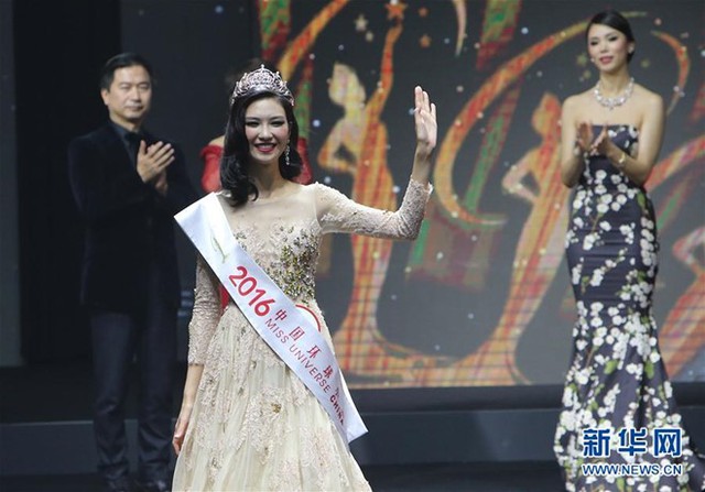
 Cô chính thức là đại diện của Trung Quốc tại Hoa hậu Hoàn vũ thế giới diễn ra vào cuối năm. Khán giả nước này ái ngại khả năng tiến vào vòng ứng xử của Lý Trân Dĩnh.
