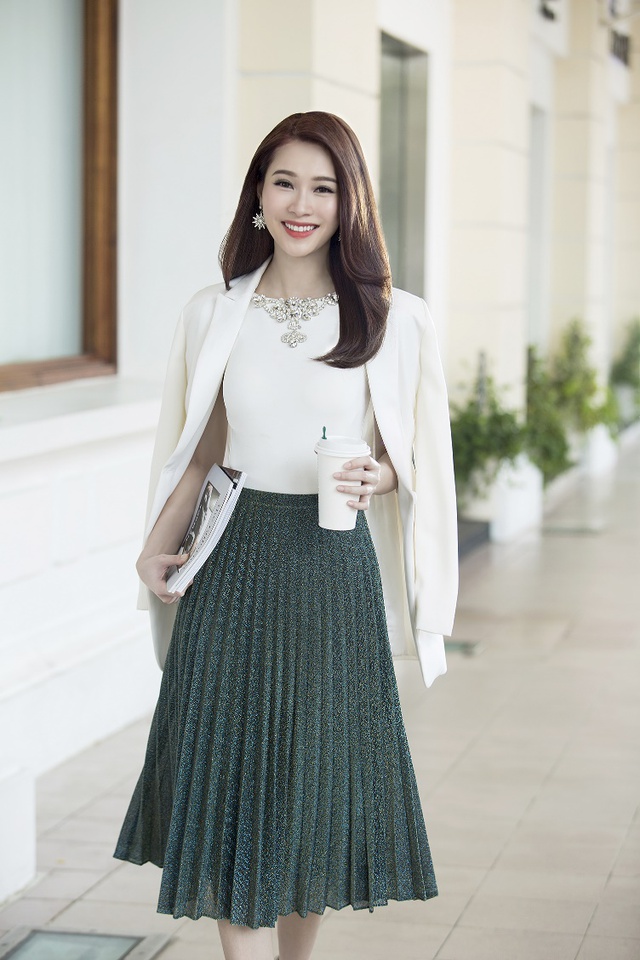
Hoa hậu Việt Nam 2012 có lối trang điểm nhẹ nhàng, tinh tế
