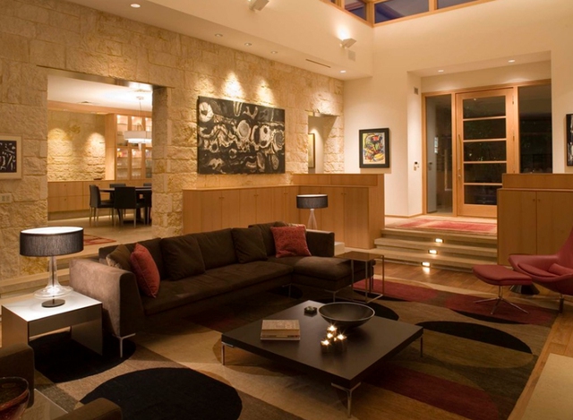  3. Màu sắc của bức tường, trần và sàn tương phản hoàn toàn với tất cả đồ nội thất - Không gian này làm chúng ta liên tưởng đến một quán cà phê ấm cúng, yên tĩnh.