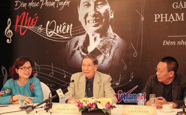 Nhạc sĩ Phạm Tuyên, MC Lại Văn Sâm và con gái nhạc sĩ Phạm Tuyên.