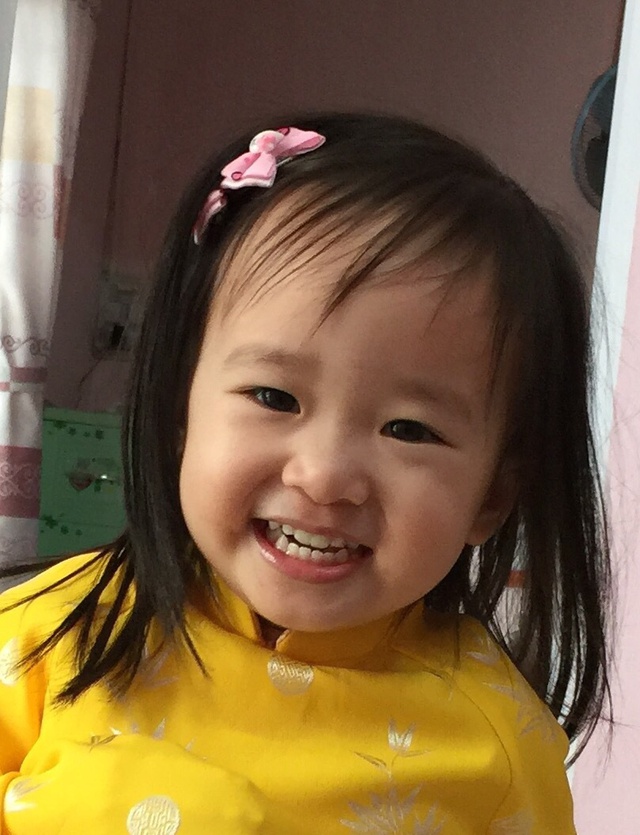 Bé Suri (2,5 tuổi) – con gái Bác sĩ Trần Bảo Ngọc