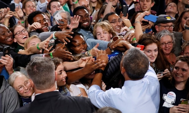 
Ông Obama được đánh giá là Tổng thống được người dân ủng hộ cao - Ảnh: Reuters

