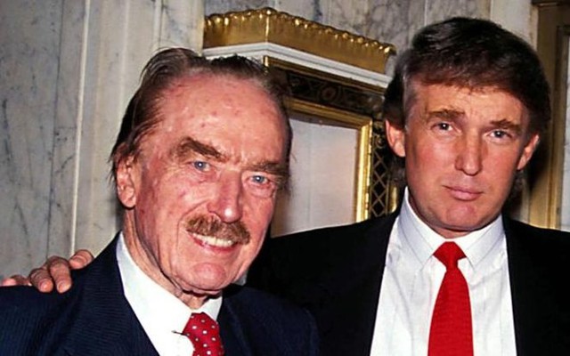 
Donald Trump và cha, Fred Trump, năm 1992. Ảnh: Splash News.
