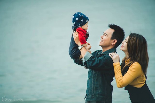 
Tr&ecirc;n trang c&aacute; nh&acirc;n, cặp đ&ocirc;i thường xuy&ecirc;n chia sẻ h&igrave;nh ảnh gia, minh chứng cho cuộc sống b&igrave;nh y&ecirc;n, hạnh ph&uacute;c hiện tại.
