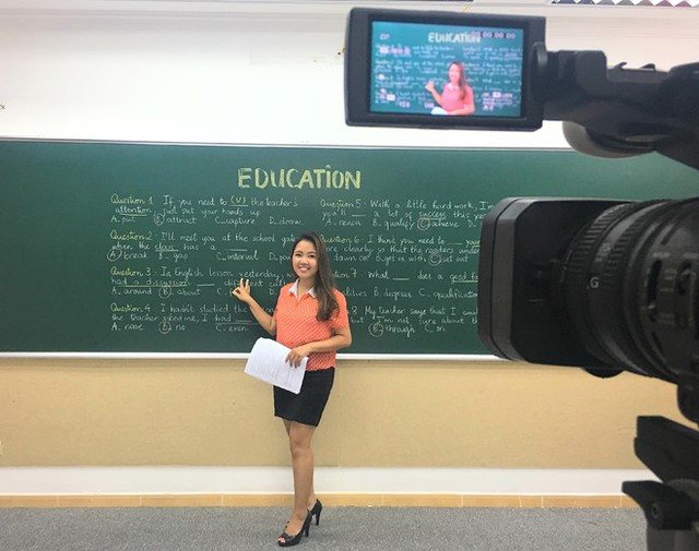 C&ocirc; gi&aacute;o Phan Thị Điệu thực hiện b&agrave;i giảng online.