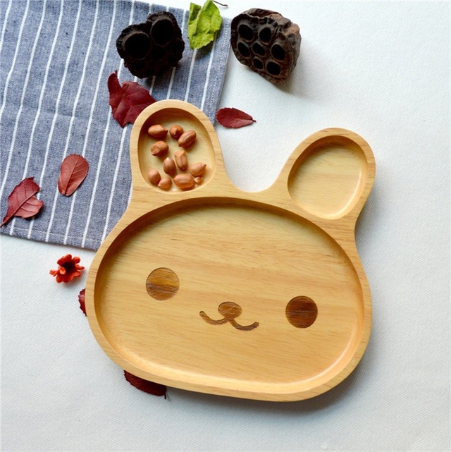 Có lẽ chiếc đĩa gỗ dễ thương này sẽ giúp được rất nhiều cho chị em để giải quyết chứng biếng ăn của trẻ.
