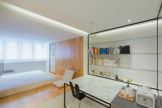 Giờ đây căn hộ đã hoàn toàn lột xác và đem lại nguồn cảm hứng vô tận. Cả căn hộ được thiết kế bằng màu trắng, đồ đạc tối giản, đem lại hiệu quả cao.