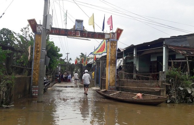 Đ&aacute;m tang nơi rốn lũ buồn đau hiu hắt