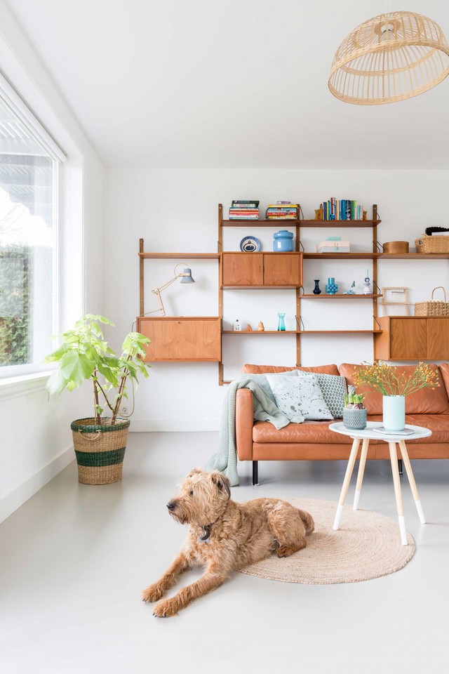 Đồng l&agrave; một m&agrave;u sắc th&ocirc;ng dụng được sử dụng cho đồ trang tr&iacute; v&agrave; đồ nội thất trong ng&ocirc;i nh&agrave; n&agrave;y.