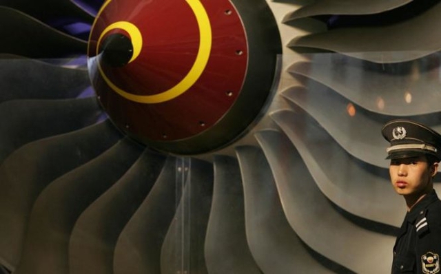 Hít phải khí độc từ động cơ máy bay gây ra triệu chứng chóng mặt, buồn nôn - Ảnh:Telegraph
