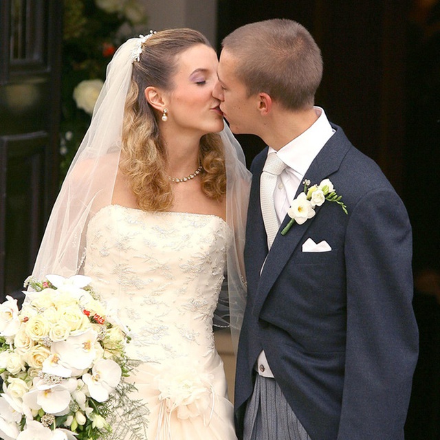 
...Nhưng vẫn v&ocirc; c&ugrave;ng ngọt ng&agrave;o, hạnh ph&uacute;c.
