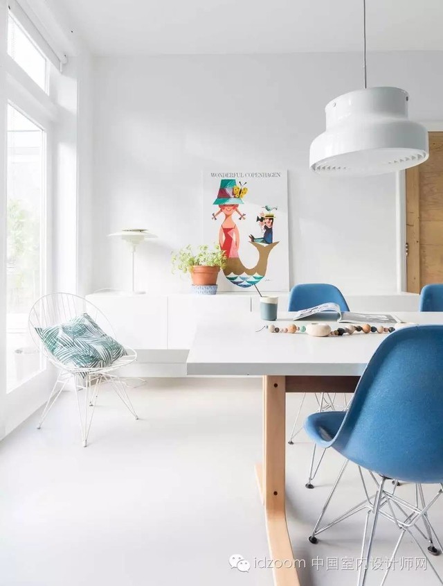 C&aacute;c đồ nội thất chủ yếu l&agrave; mang phong c&aacute;ch hiện đại v&agrave; c&aacute;c bức ảnh treo tường nghệ thuật.