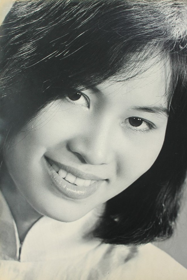 Ca sĩ Hà Thanh sinh ra ở Huế nhưng nổi tiếng ở Sài Gòn những năm 1965. Nhan sắc của bà từng khiến thi sĩ Bùi Giáng, nhà văn Mai Thảo say mê. Nhà văn Mai Thảo còn từ Sài Gòn ra Huế xin cưới bà. Bà mất năm 2014 tại Mỹ vì ung thư máu.