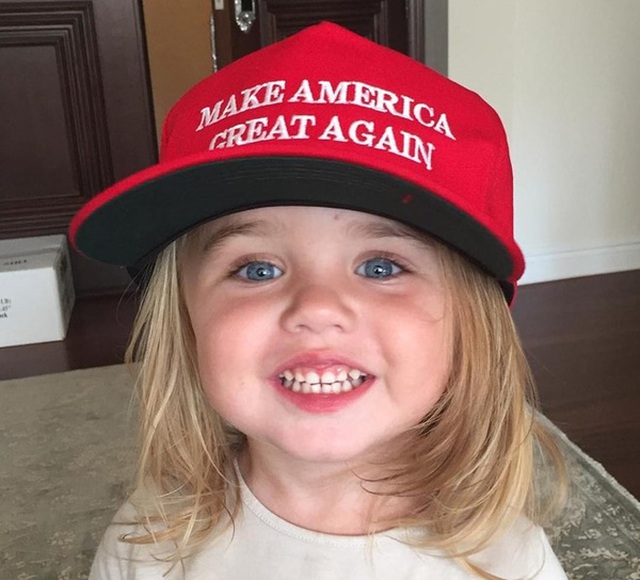 
Cô út Chloe Trump (2 tuổi) thừa hưởng nhiều nét đẹp từ cả bố Donald Jr. và mẹ Vanessa. Ảnh: Instagram.
