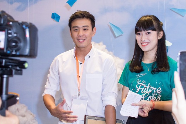 
Khánh Vy cũng thường xuyên tham gia các hoạt động xã hội. Em từng xuất hiện cùng với Vlogger nổi tiếng Huyme ở một sự kiện về hỗ trợ du học mới đây.
