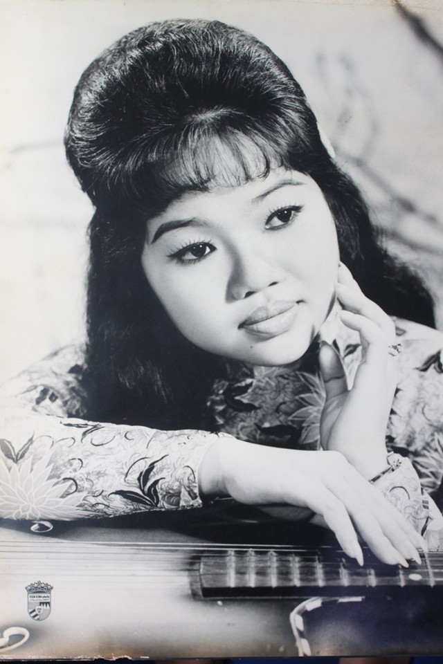 NSND Ngọc Giàu là một trong những ngôi sao nổi tiếng ở Sài Gòn trước 1975 còn hoạt động nghệ thuật bền bỉ. Bà nổi tiếng với giọng hát trời phú. Năm 14 tuổi bà được ông chủ hãng châu Á ký hợp đồng dài hạn khi nghe bà thử ngâm thơ và hát. Bà là nghệ sĩ đa năng khi biến hóa với nhiều kiểu vai diễn trên sân khấu, màn ảnh.
