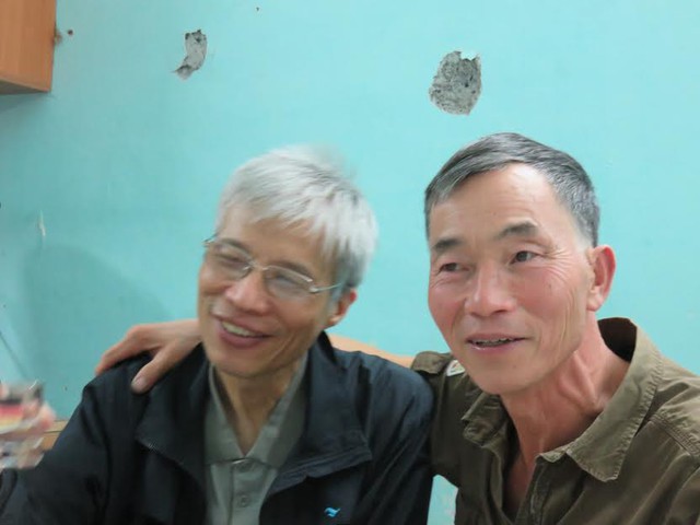 
&Ocirc;ng Dinh ở thời điểm hiện tại v&agrave; một c&aacute;n bộ Việt Nam l&agrave;m việc ở Kirghizia.
