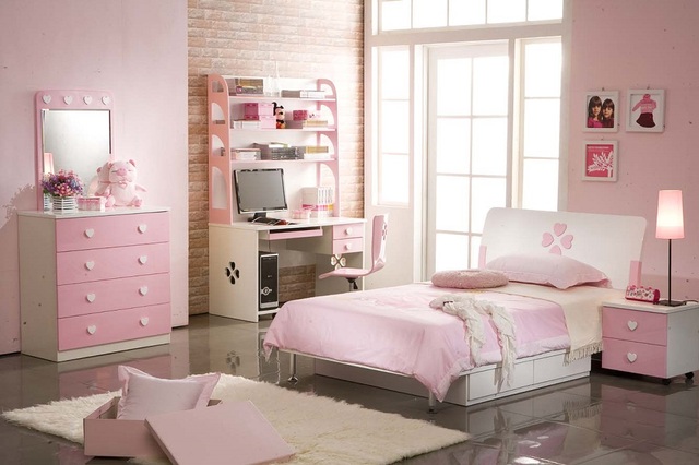 Phòng ngủ bé gái với gam màu hồng xinh xắn.