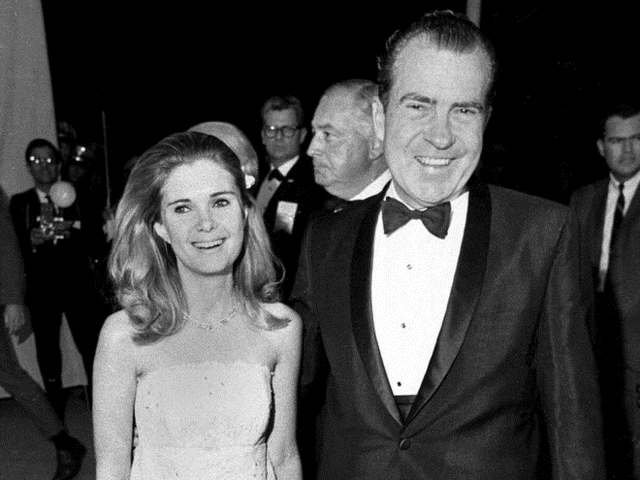 
Con g&aacute;i cả của &ocirc;ng Richard Nixon, Tricia, cũng học ở trường Sidwell Friends trong thời gian bố l&agrave;m tổng thống tại Washington. Sau khi &ocirc;ng thua cuộc trong chiến dịch t&aacute;i tranh cử, gia đ&igrave;nh họ rời thủ đ&ocirc; v&agrave; Tricia theo học tại trường nữ sinh Chapin ở Manhattan, New York. Ảnh: AP
