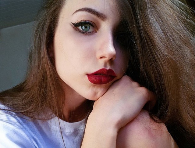 
Trang c&aacute; nh&acirc;n của c&ocirc; n&agrave;ng lu&ocirc;n nhộn nhịp bởi h&agrave;ng ngh&igrave;n lượt th&iacute;ch v&agrave; b&igrave;nh luận khen ngợi vẻ xinh đẹp của 9X.
