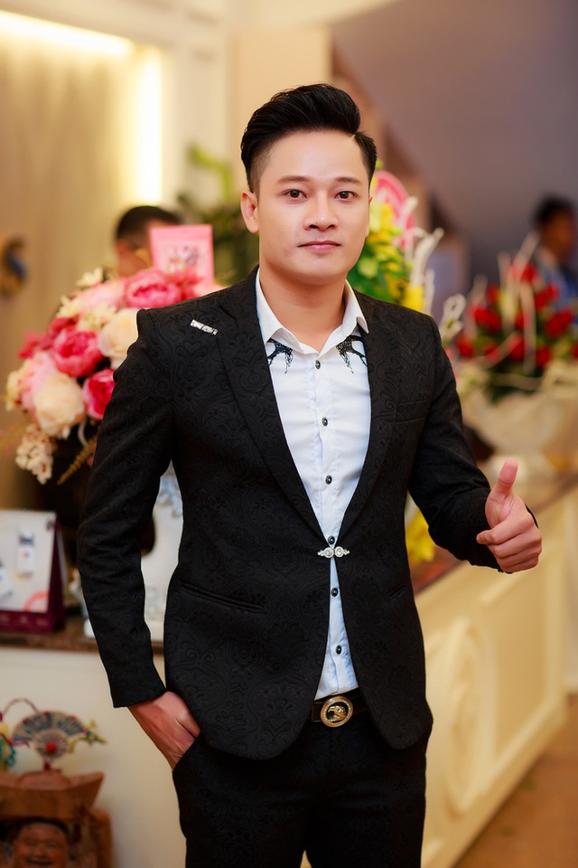 
Ca sĩ Anh Qu&acirc;n Idol
