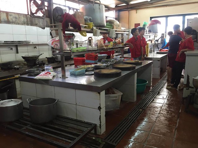 
Khu nhà bếp tại nhà hàng Bia Hải Xồm tại thời điểm kiểm tra.
