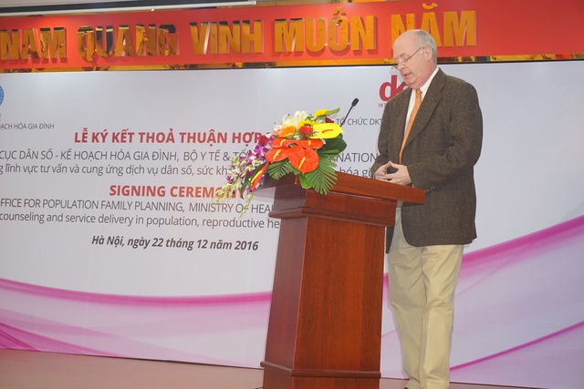 
Ông Michael Evans, Trưởng Đại diện DKT International tại Việt Nam tại Lễ ký kết. Ảnh: N.Mai
