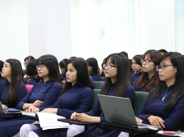 Sinh viên trên giảng đường ĐH Tân Tạo