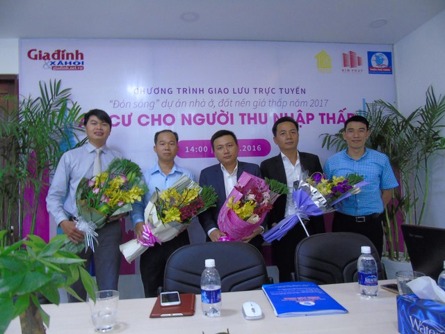 
Các chuyên gia tham gia trả lời giao lưu tại trụ sở Văn phòng đại diện miền Nam của báo Gia đình và Xã hội (www.giadinh.net.vn)
