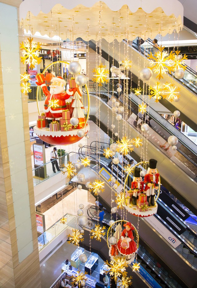 
Trung tâm thương mại bài trí đẹp mắt đón Giáng sinh. Ảnh minh họa.
