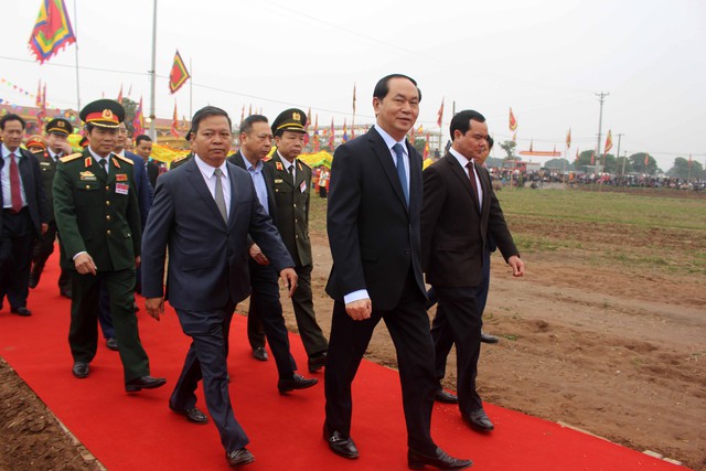 
Chủ tịch nước Trần Đại Quang cùng nhiều lãnh đạo Trung ương, địa phương tham dự Lễ hội Tịch Điền.
