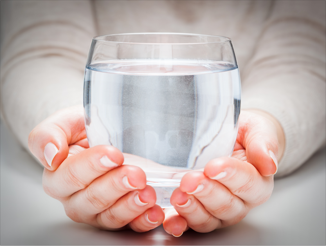 Uống nước i-on kiềm giúp cơ thể phòng chống và ngăn ngừa bệnh tật đặc biệt là ung thư - Ảnh minh họa