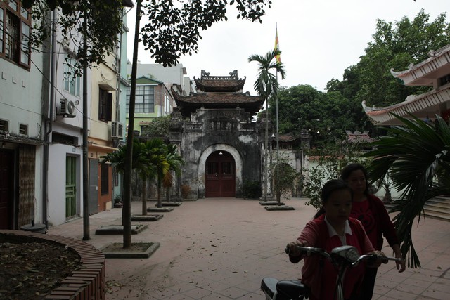 
Theo tìm hiểu của phóng viên Báo Gia đình và Xã hội, thực tế việc đánh chuông đêm giao thừa đã trở thành thông lệ của hầu hết các chùa ở Việt Nam.
