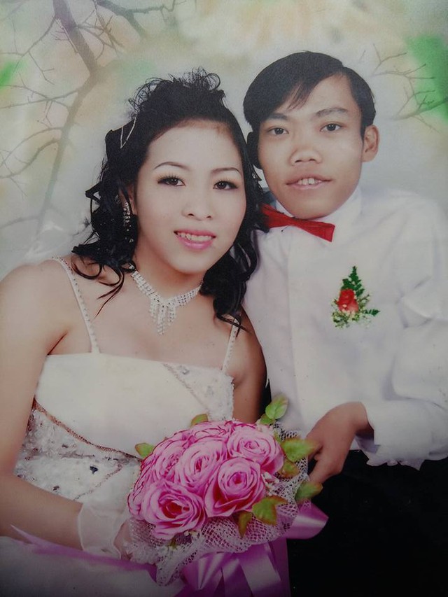 
Vợ anh Nguyễn Văn Thu là cô gái xinh đẹp, nết na, cân nặng gấp đôi chồng (ảnh gia đình cung cấp)

