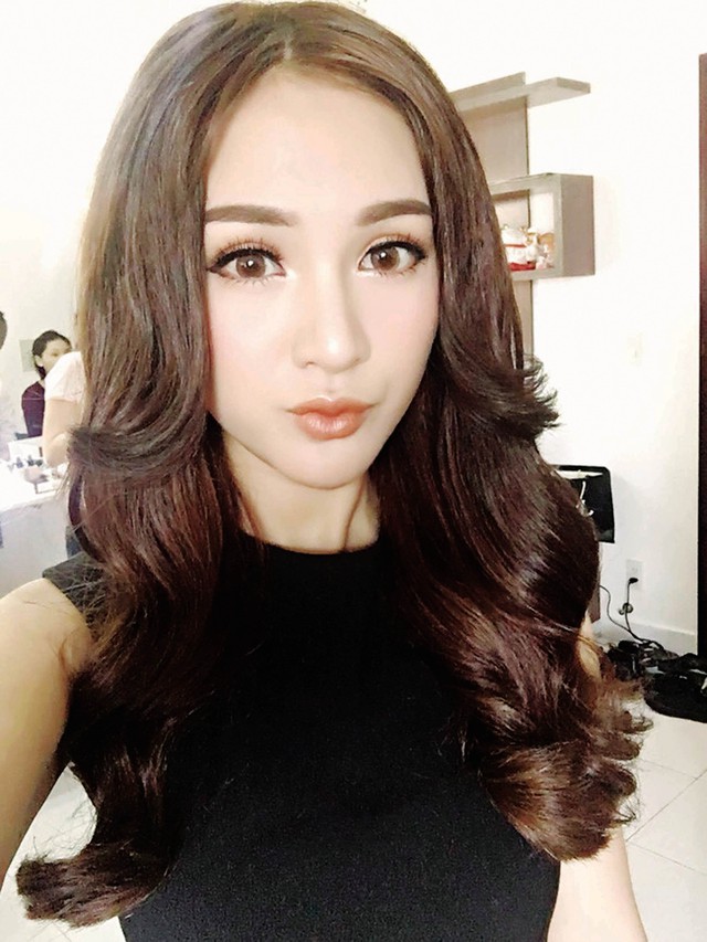 
Để có được chiếc cằm như trong ảnh, hotgirl Kelly Nguyễn rơi không biết bao nhiêu nước mắt. Ảnh: T.L
