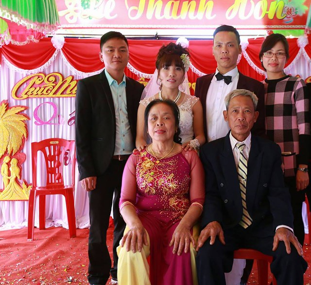  chị Đỗ Thị Hiền (33 tuổi, Hà Nội) kết hôn với anh Mai Văn Tĩnh (35 tuổi, Hải Phòng) trước sự kinh ngạc của nhiều người (ảnh nhân vật cung cấp)