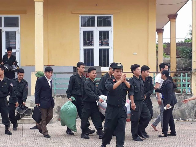 
19 cán bộ, chiến sĩ được thả sau cuộc đối thoại của Chủ tịch Nguyễn Đức Chung.
