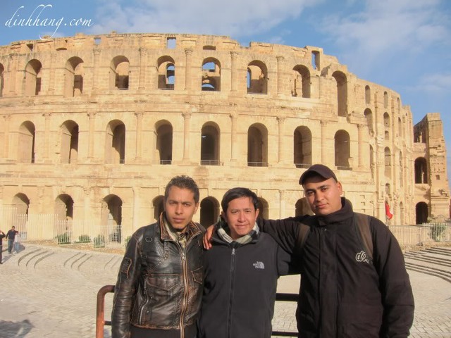 
Nguyễn Ch&iacute; Linh tại đấu trường La M&atilde; ở El Jem &ndash; Tunisia
