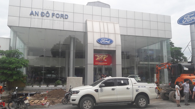 Ford An Đô nơi nhân viên hành hung khách hàng Tuấn.
