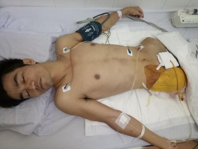 
Anh Dương Văn Cường đang nằm tại bệnh viện. Ảnh: Ngọc Thi
