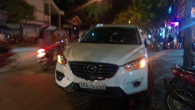 Xe đi&ecirc;n g&acirc;y tai nạn li&ecirc;n ho&agrave;n. Ảnh: CTV