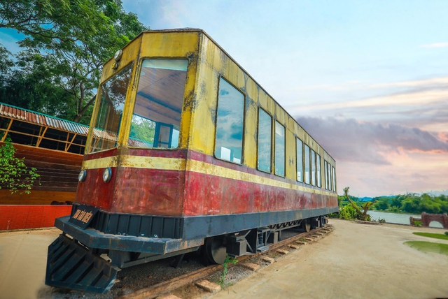 
Tàu điện gợi nhớ về một thời Hà Nội...
