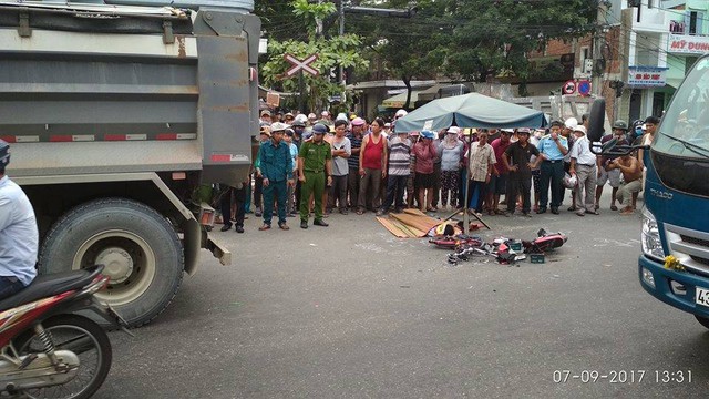 
Hiện trường vụ tai nạn. Ảnh: Nguyễn R&ocirc;n
