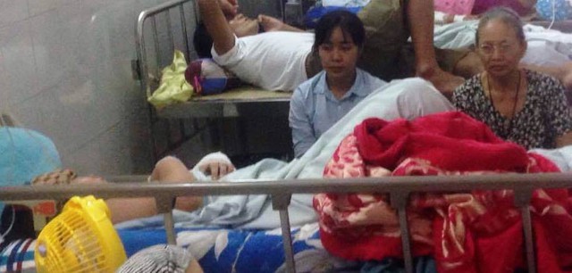
Học sinh N.Q.A đang được điều trị t&iacute;ch cực tại Bệnh viện bỏng L&ecirc; Hữu Tr&aacute;c.
